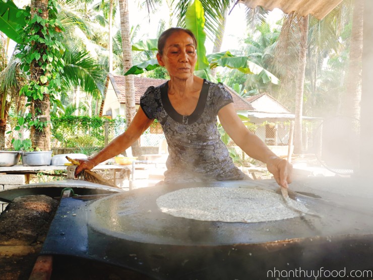Cách làm bánh tráng nước dừa