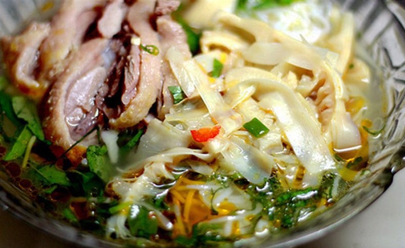 gà nấu măng chua