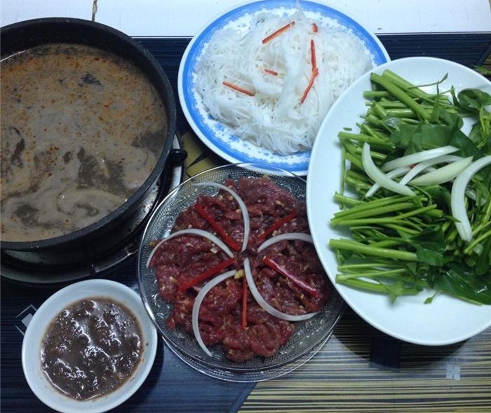 lẩu bò nhúng mắm ruốt